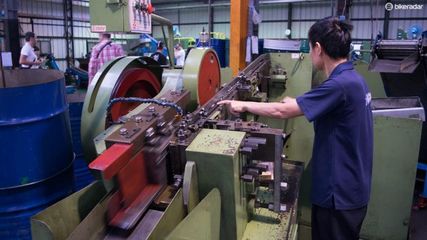 臺(tái)灣臺(tái)萬自行車零件工廠參觀:瘋狂的機(jī)器人|企業(yè)參觀 - 美騎網(wǎng)|Biketo.com